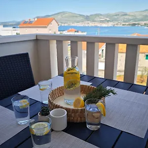 villa-toncica.hotels-in-trogir.com/